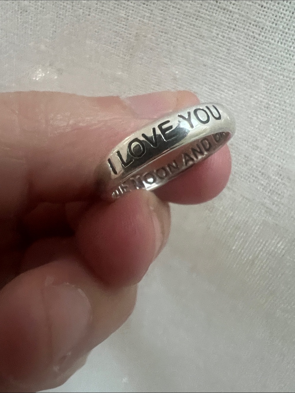Sterlig Silver 'I Love You to the moon and back" band ring